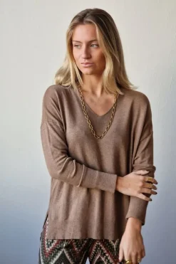 Jersey básico de cuello pico camel