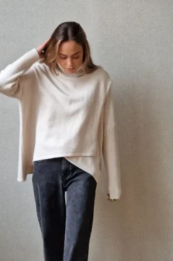Jersey cuello alto cruzado beige
