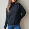 Jersey cuello cisne con dibujo trenzas laterales negro