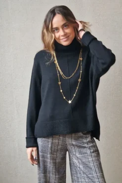 Jersey cuello cisne con raya central negro