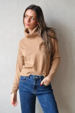 Jersey cuello cisne corto camel