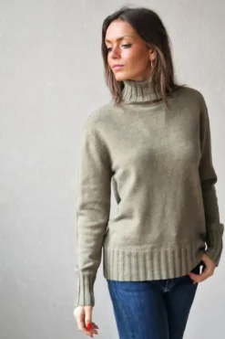 Jersey cuello cisne de canalé verde militar