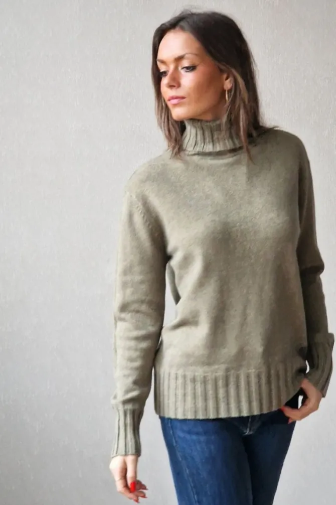 Jersey cuello cisne de canalé verde militar