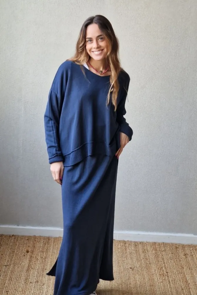 Jersey cuello pico con detalle canalé azul marino
