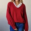 Jersey cuello pico con pespunte burdeos