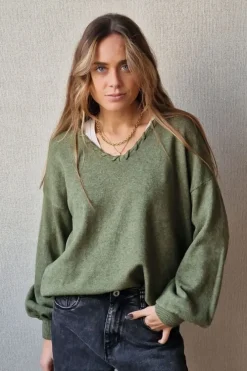 Jersey cuello pico con pespunte verde militar
