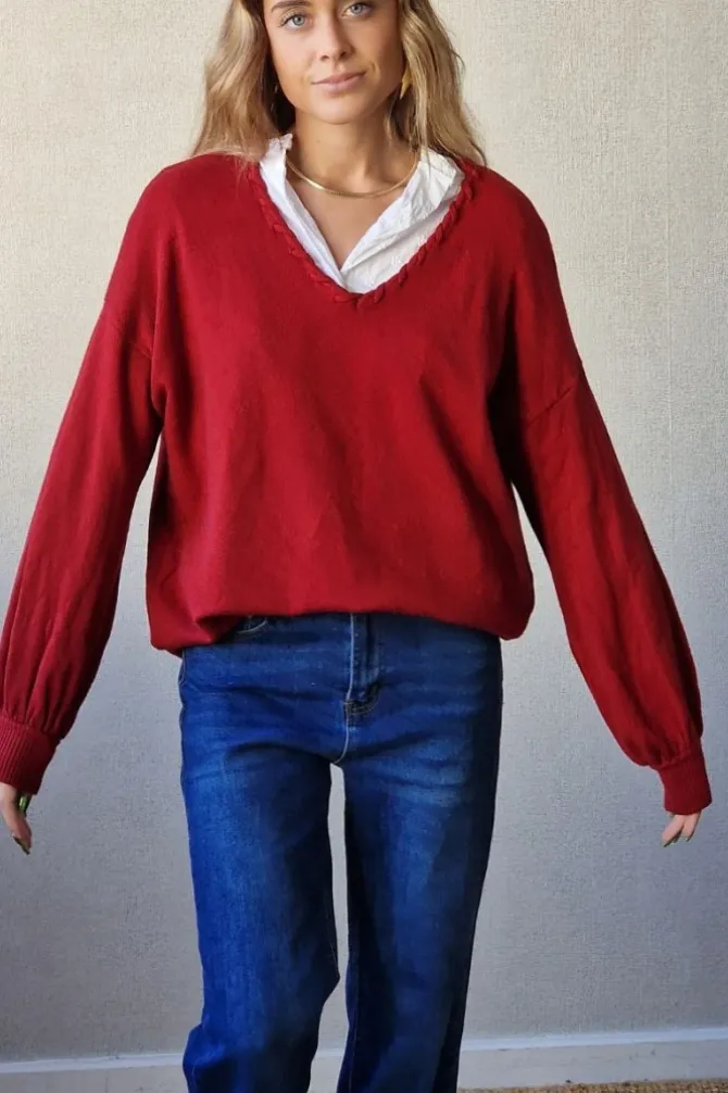 Jersey cuello pico con pespunte burdeos