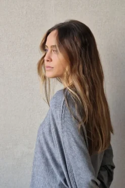 Jersey cuello pico con trenza oversize gris