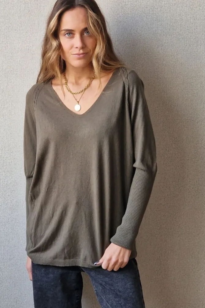 Jersey cuello pico con trenza oversize verde militar