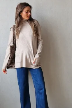 Jersey de cuello cisne con bolsillos topo