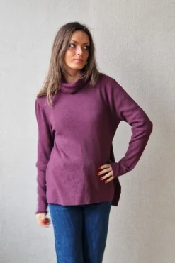 Jersey de cuello cisne con bolsillos berenjena