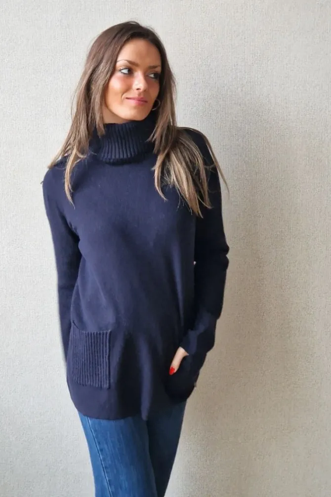 Jersey de cuello cisne con bolsillos azul marino
