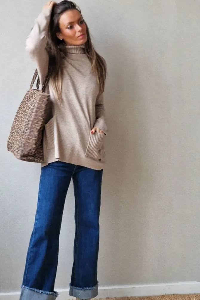 Jersey de cuello cisne con bolsillos topo