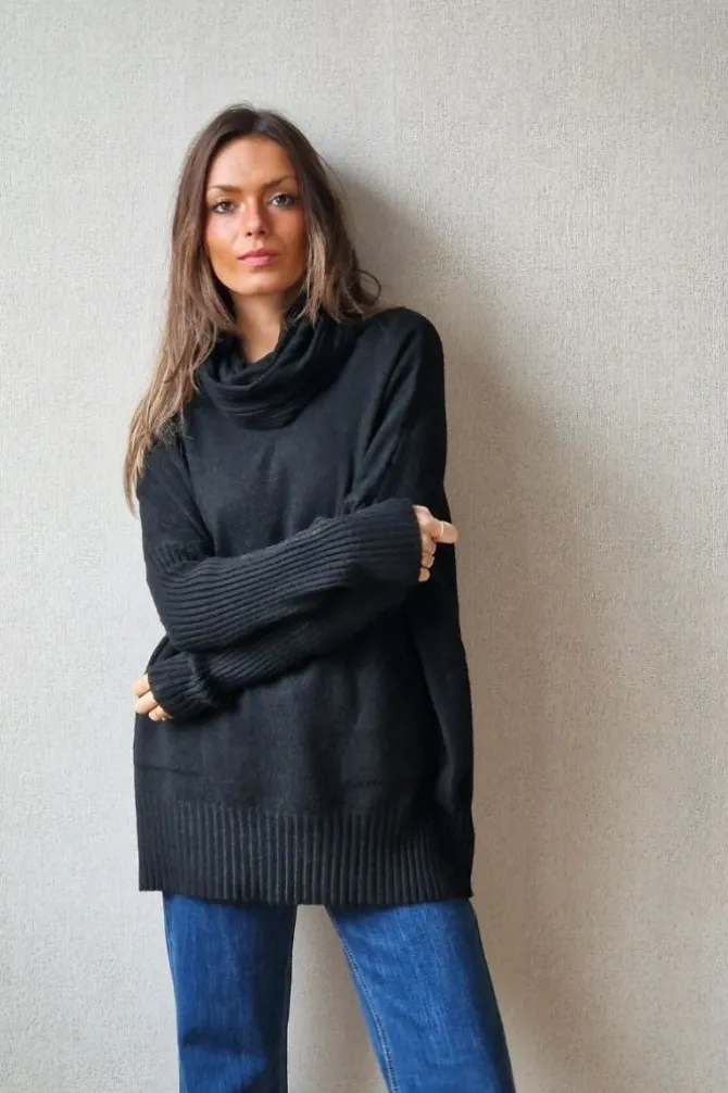 Jersey de cuello cisne de canalé con bolsillos negro