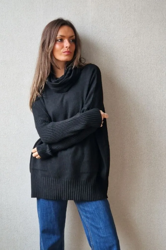 Jersey de cuello cisne de canalé con bolsillos negro