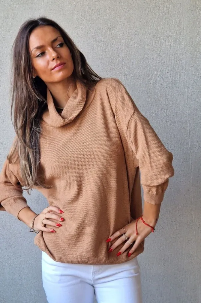 Jersey de cuello cisne punto frio camel