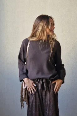 Jersey de cuello redondo con detalle en la manga marrón
