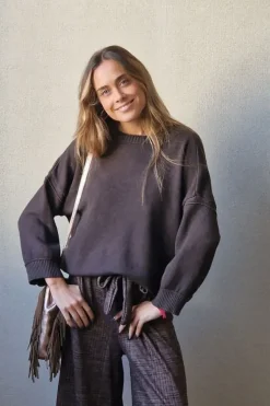 Jersey de cuello redondo con detalle en la manga marrón