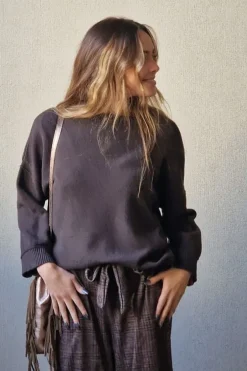 Jersey de cuello redondo con detalle en la manga marrón