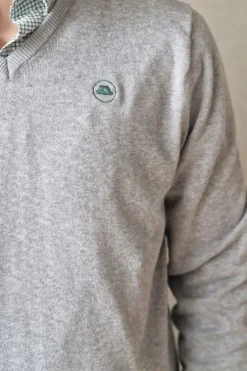 Jersey de hombre de cuello pico gris
