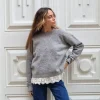 Jersey gris cuello redondo con puntilla