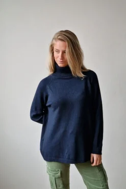 Jersey oversize azul marino de cuello alto