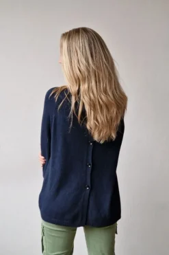 Jersey oversize azul marino de cuello alto