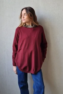 Jersey oversize con botones granate