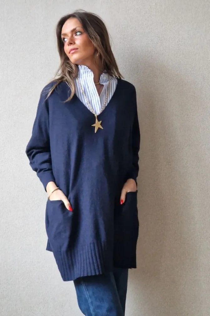 Jersey oversize cuello pico azul marino