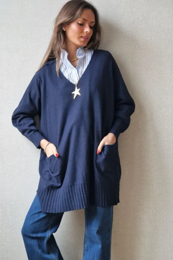 Jersey oversize cuello pico azul marino