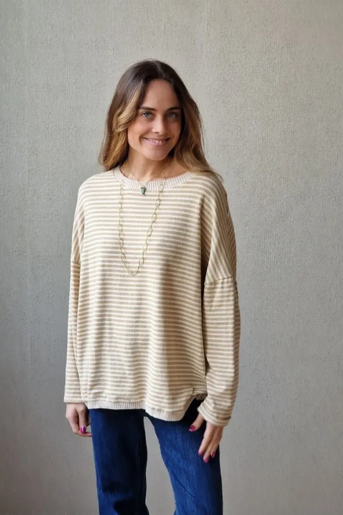 Jersey oversize de rayas finas color beige