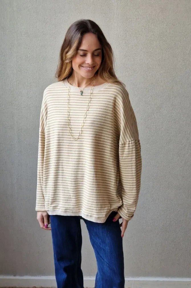 Jersey oversize de rayas finas color beige