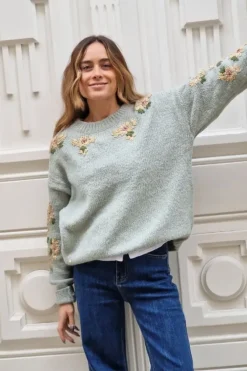 Jersey verde con flores doradas