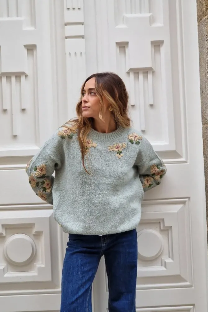 Jersey verde con flores doradas