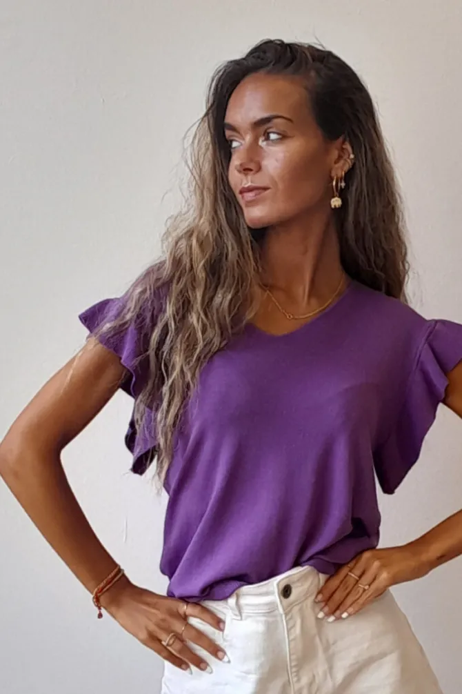Jersey violeta de manga corta con volantes