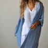 Kimono azul tipo lino con manga tres cuartos