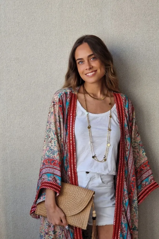 Kimono largo estampado rematado con espejitos tonos rojos