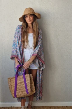 Kimono largo estampado rematado con espejitos tonos rosa