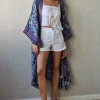 Kimono largo estampado rematado con espejitos tonos azules