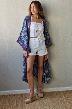 Kimono largo estampado rematado con espejitos tonos azules