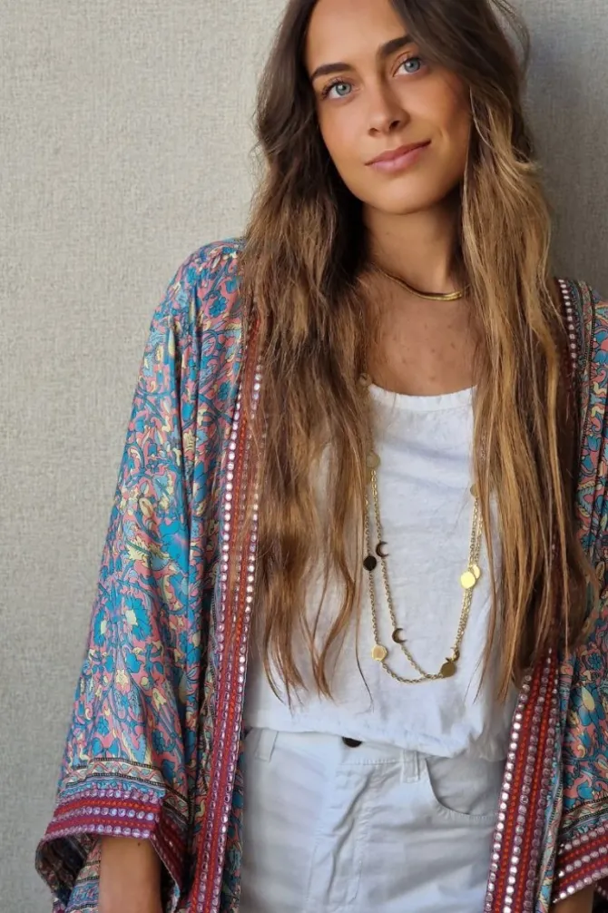 Kimono largo estampado rematado con espejitos tonos rosa