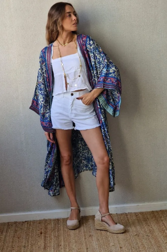 Kimono largo estampado rematado con espejitos tonos azules