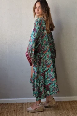 Kimono largo estampado rematado con espejitos tonos verdes