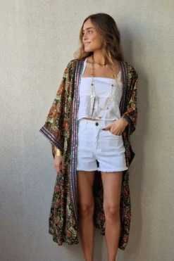 Kimono largo rematado con espejitos estampado verde