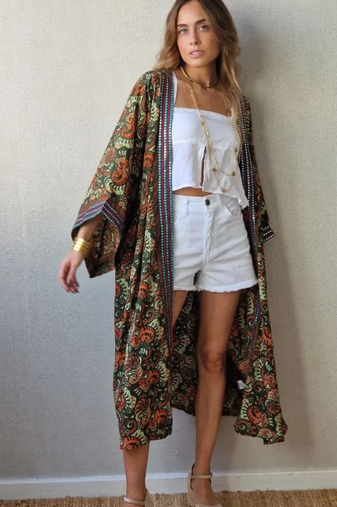 Kimono largo rematado con espejitos estampado verde