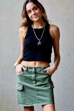 Mini falda con tachas verde militar