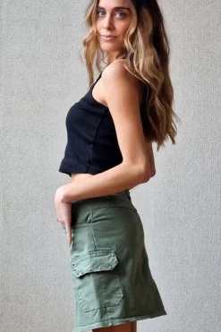 Mini falda con tachas verde militar