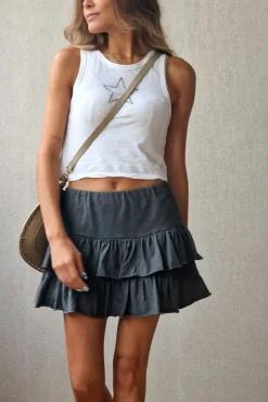 Minifalda pantalón gris con cintura de goma y volantes
