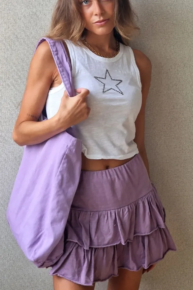 Minifalda pantalón lila con cintura de goma y volantes