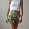 Minifalda pantalón verde militar con cintura de goma y volantes